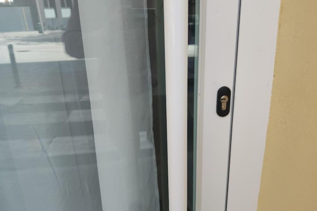 Entero Junto A Cuatro Caminos Con Licencia Del Ayto De Appartement *