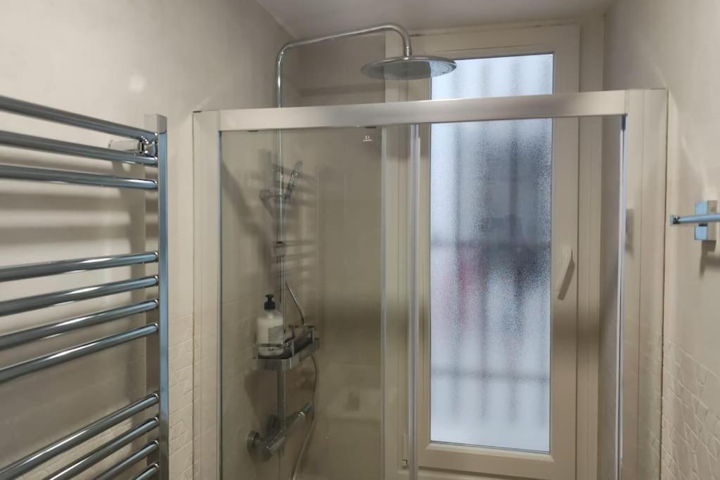 Entero Junto A Cuatro Caminos Con Licencia Del Ayto De Appartement