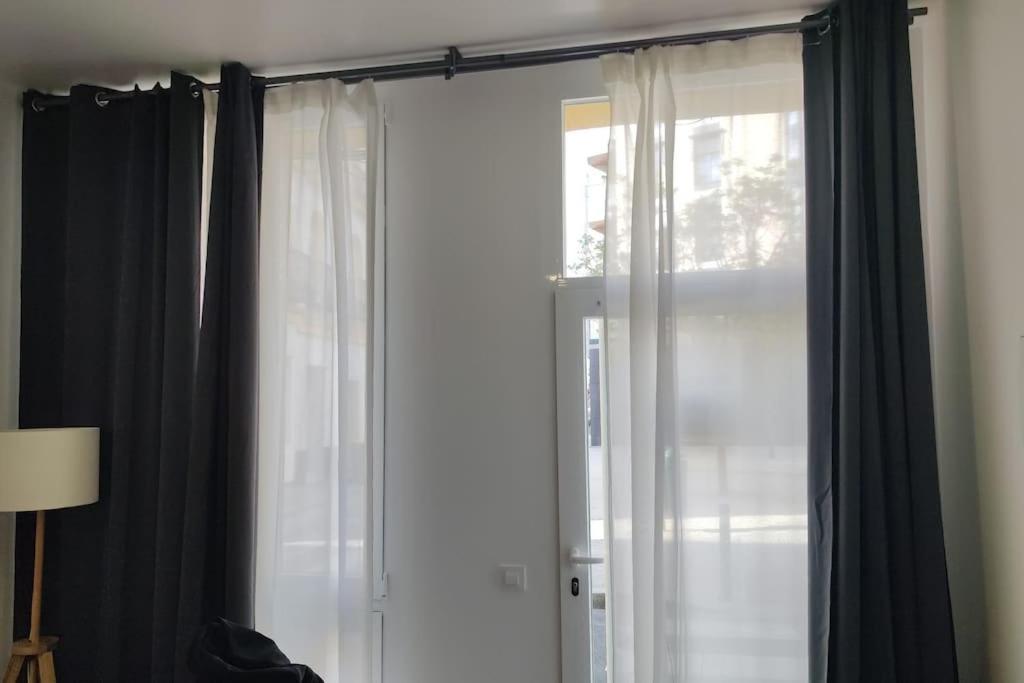 Entero Junto A Cuatro Caminos Con Licencia Del Ayto De Appartement Madrid