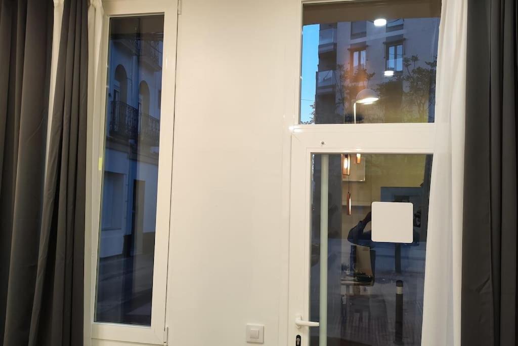 Entero Junto A Cuatro Caminos Con Licencia Del Ayto De Appartement