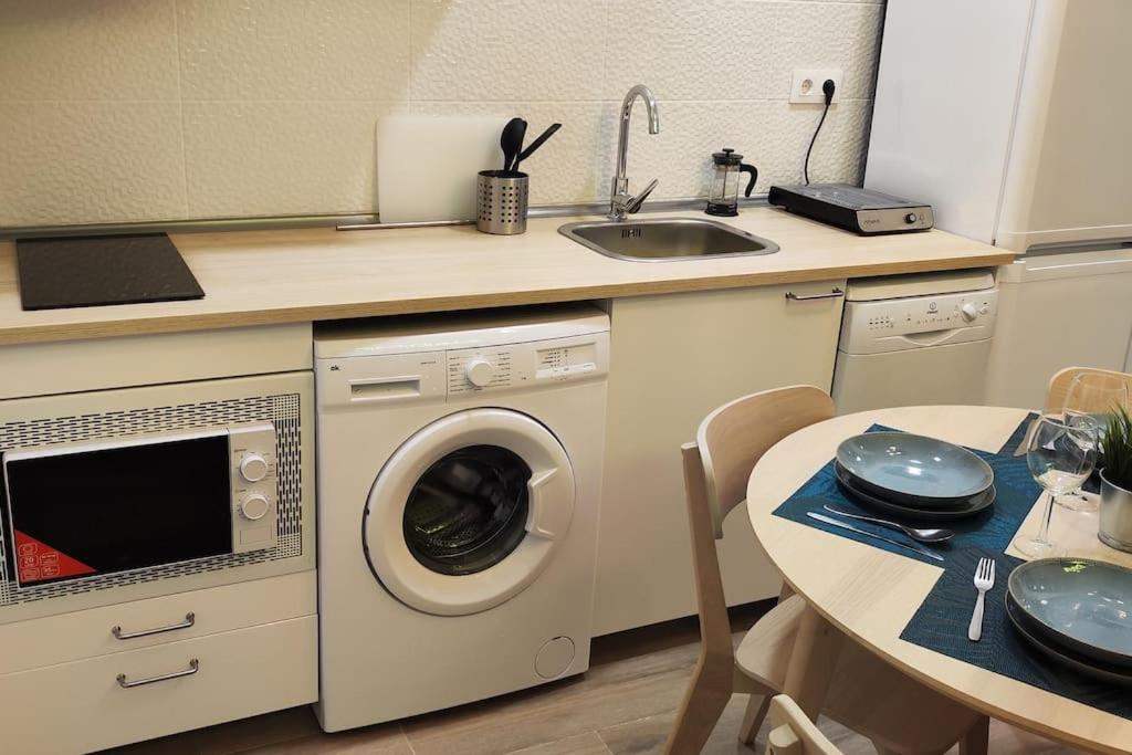 Entero Junto A Cuatro Caminos Con Licencia Del Ayto De Appartement