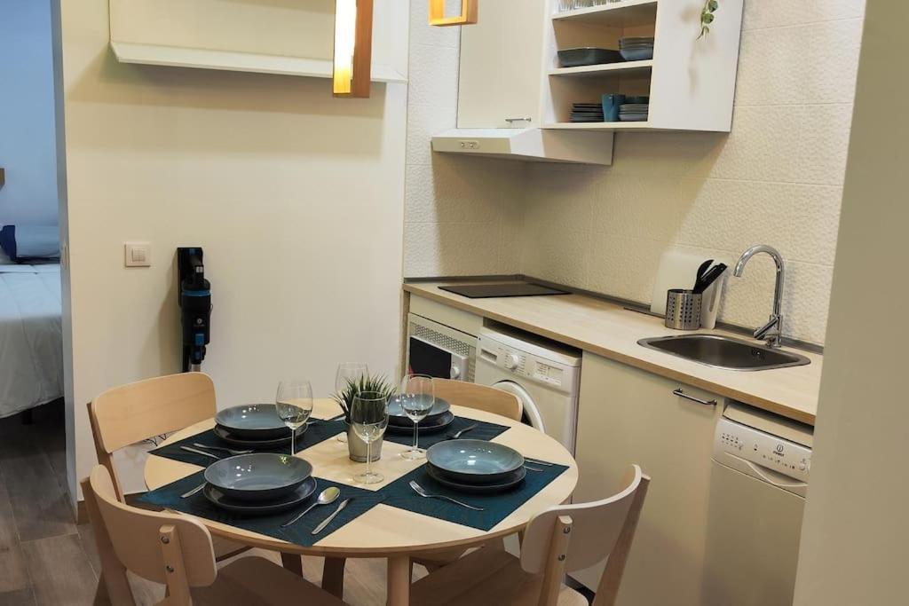 Entero Junto A Cuatro Caminos Con Licencia Del Ayto De Appartement Madrid