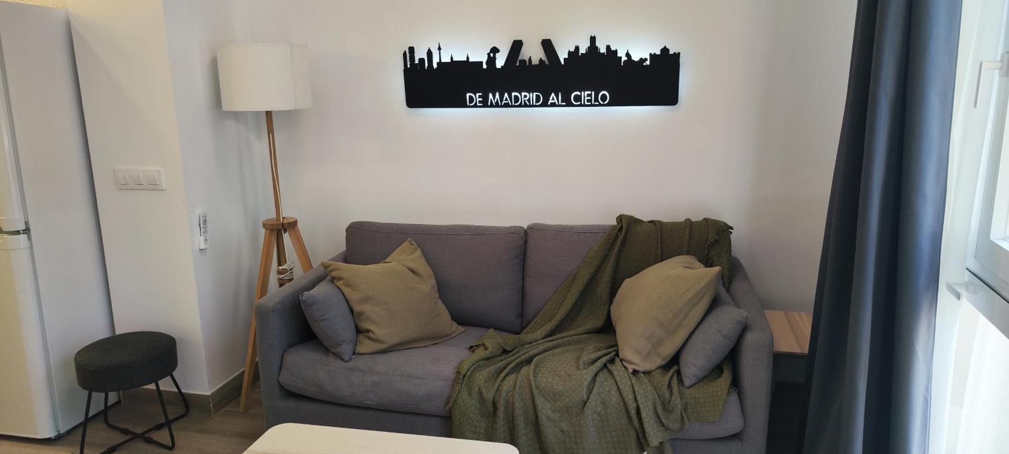 Entero Junto A Cuatro Caminos Con Licencia Del Ayto De Appartement *