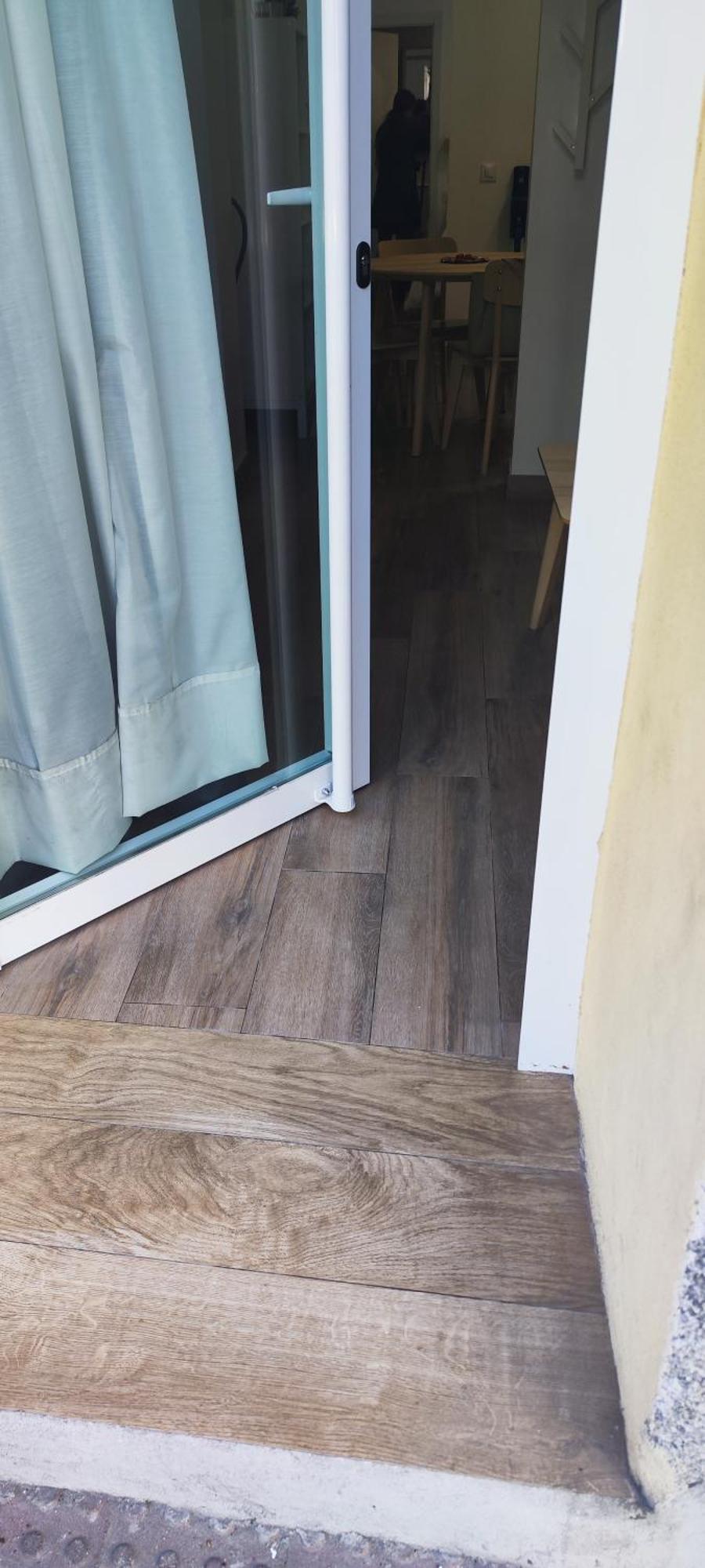 Entero Junto A Cuatro Caminos Con Licencia Del Ayto De Appartement *
