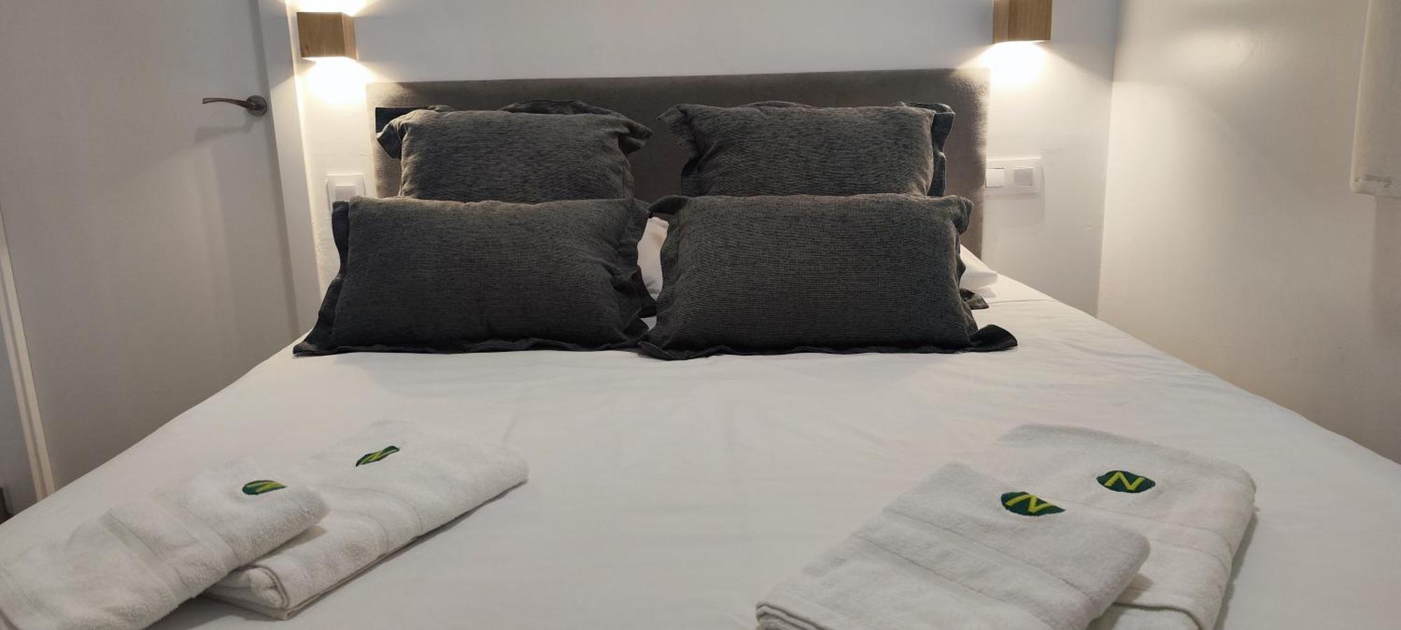 Entero Junto A Cuatro Caminos Con Licencia Del Ayto De Appartement *